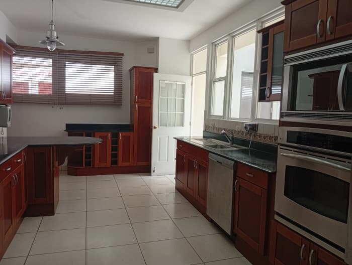 Casa en renta Condominio Cercano Diagonal 6, Zona 10 - foto 5