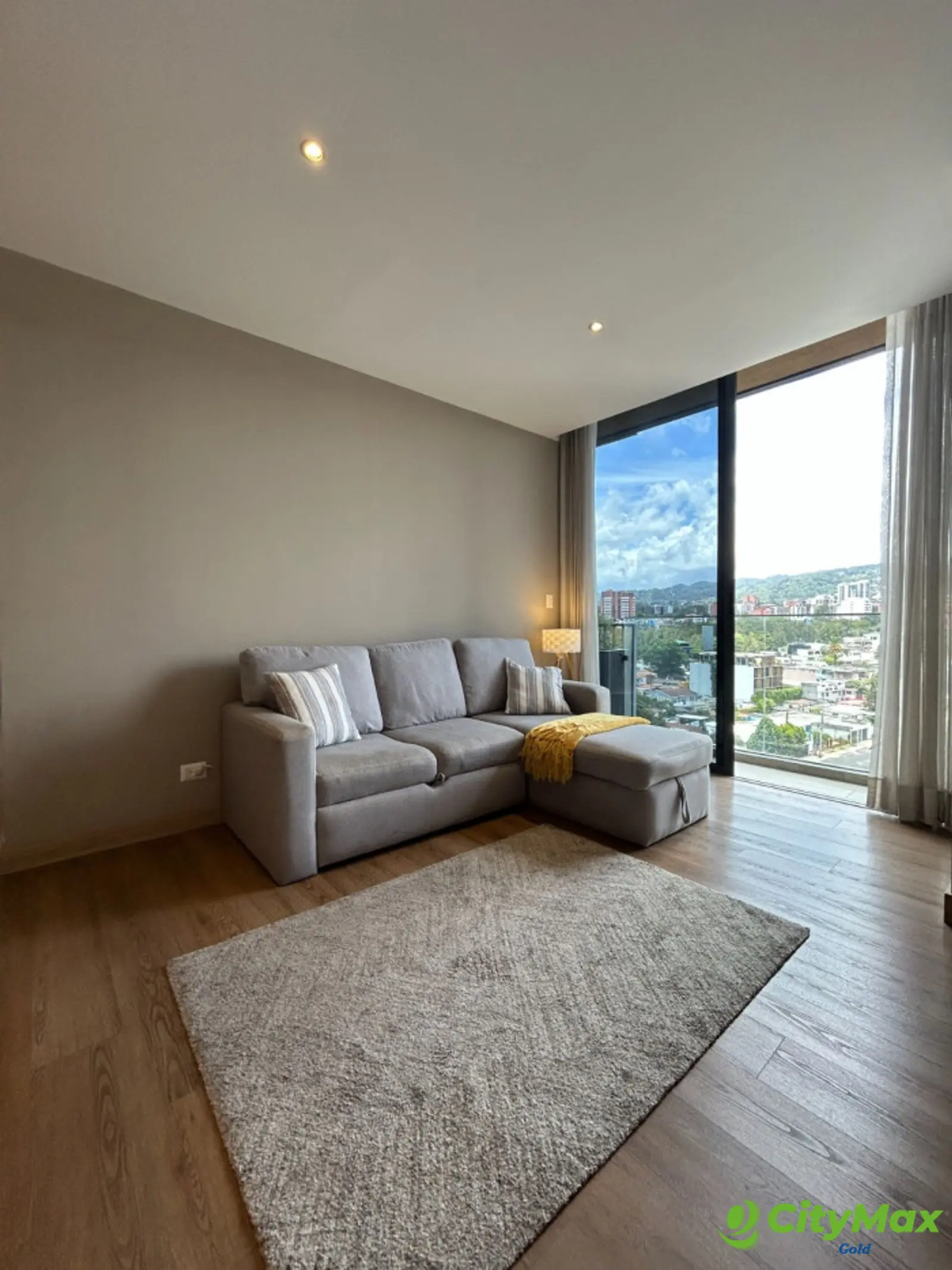Apartamento amueblado en renta zona 15 - foto 1
