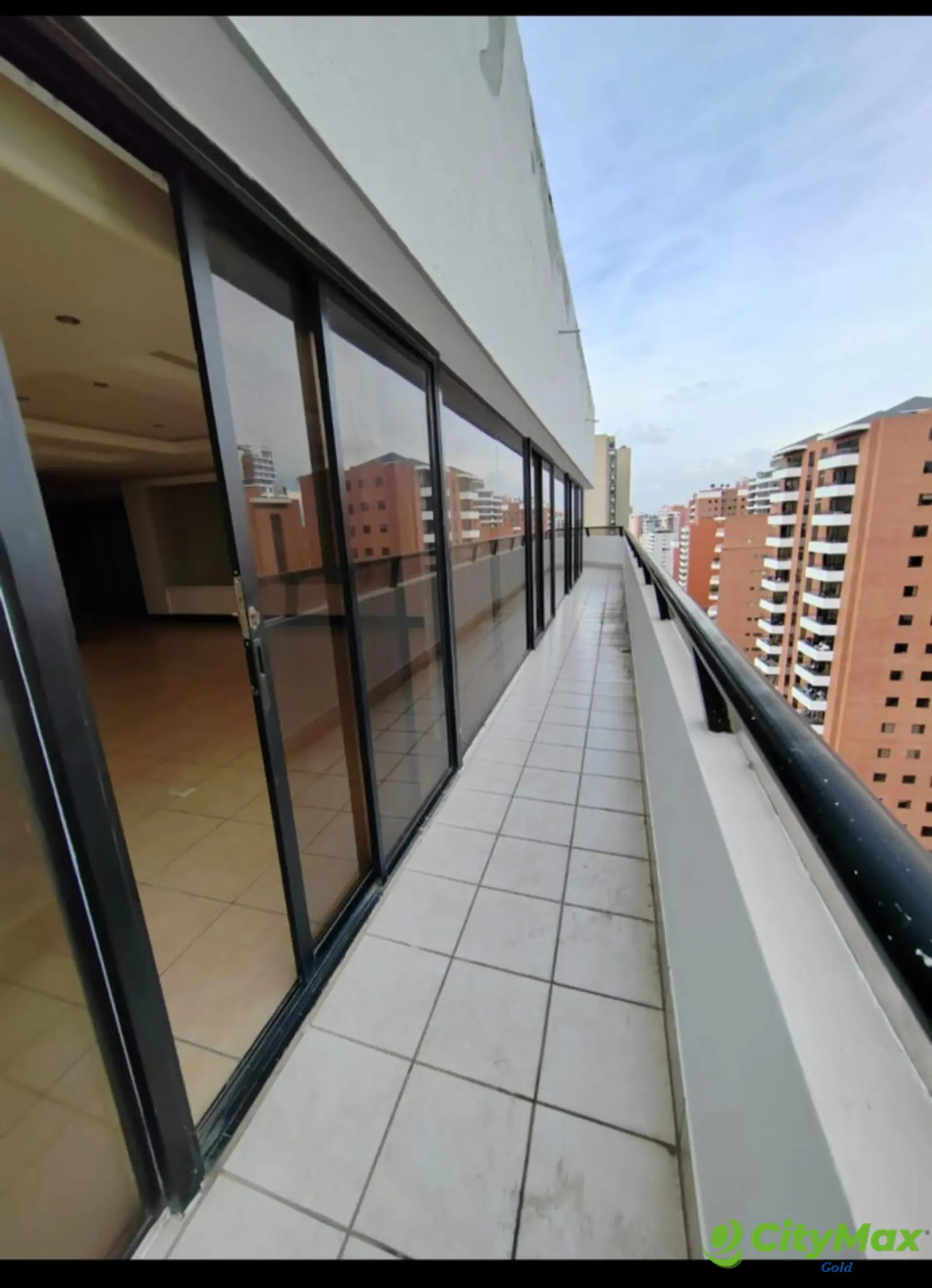 Amplio apartamento para renta en zona 14 - foto 1
