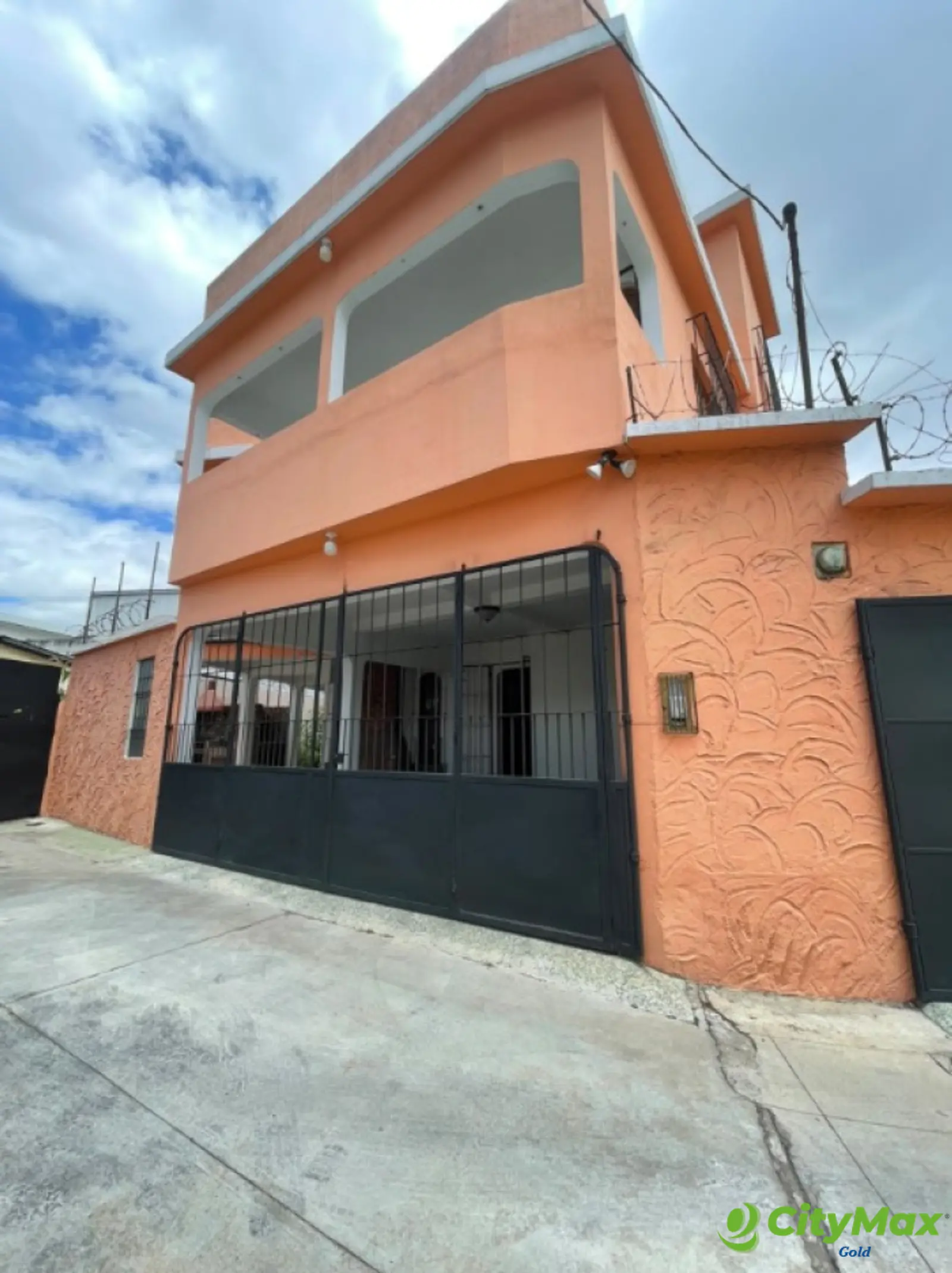 Casa en Venta en Calzada San Juan, Zona 7  - foto 1