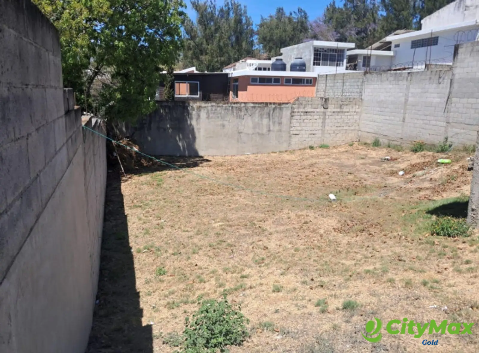 Terreno con Apartamento en Venta en San Cristóbal - foto 1
