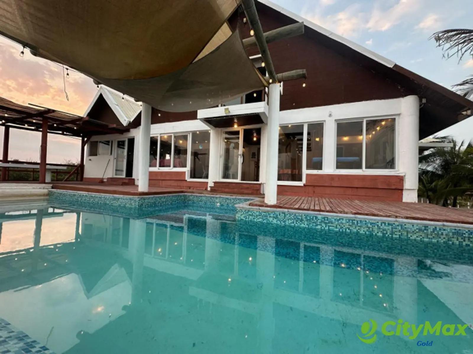 Casa de Playa en Venta Monterrico, Santa Rosa - foto 1