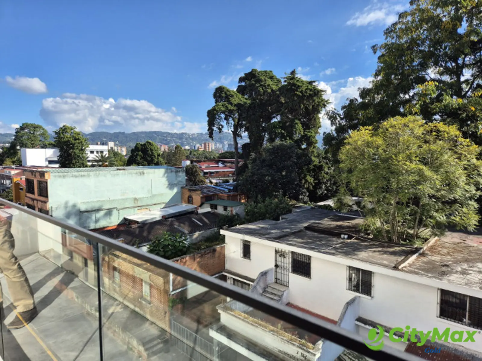 Apartamento en alquiler o venta en zona 10 - foto 1