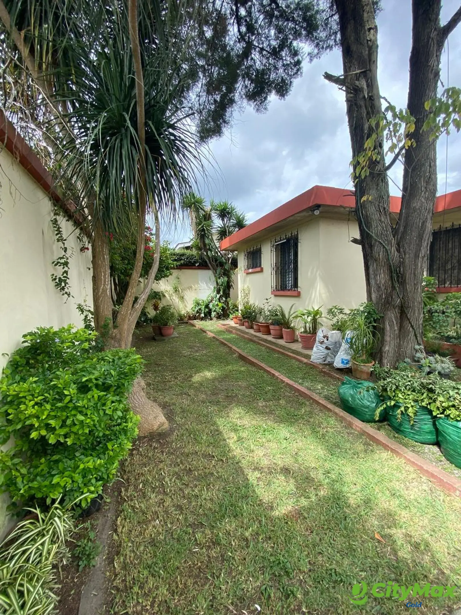 Casa en Venta en Las Charcas Zona 11 - foto 1