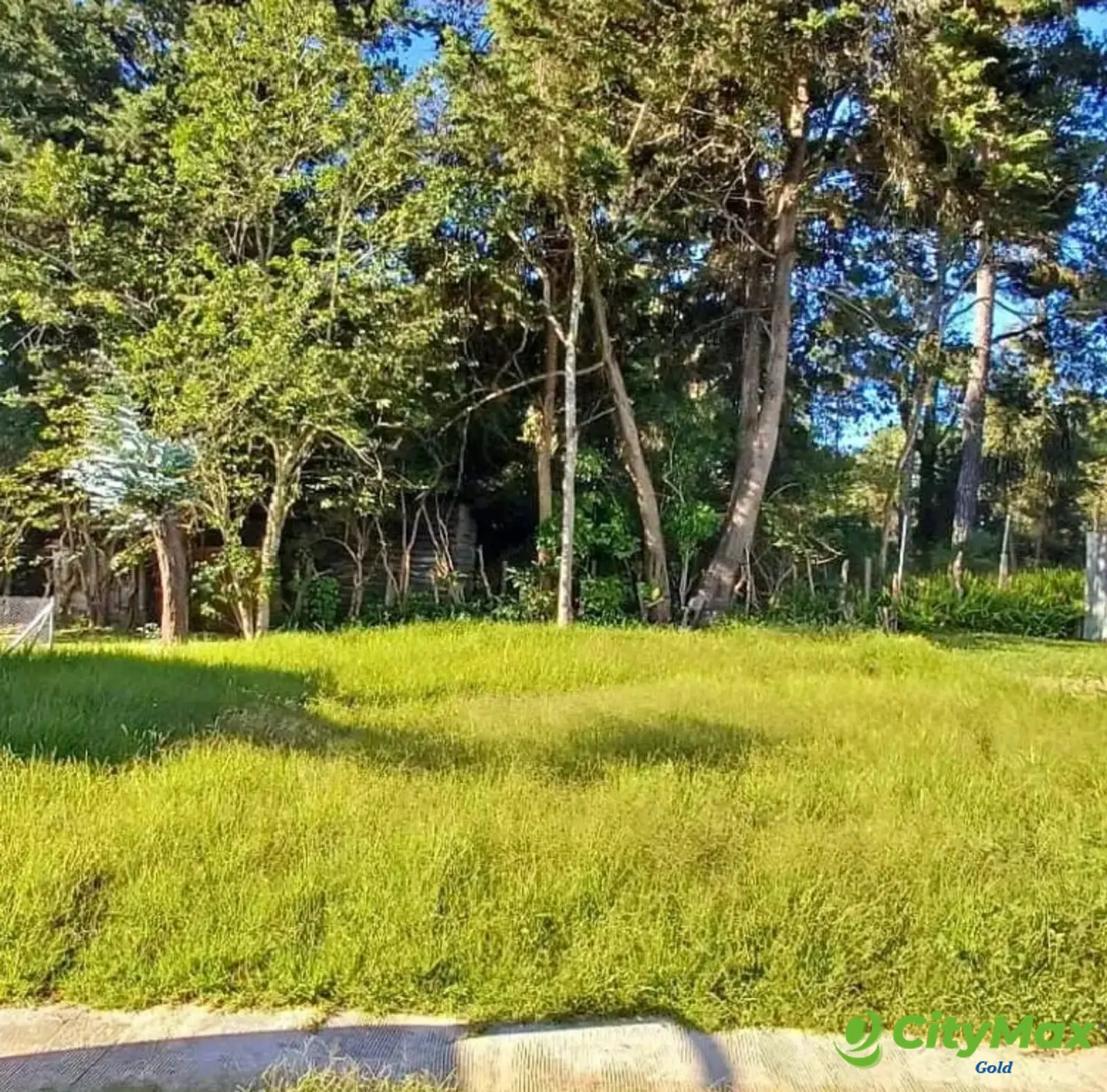 Terreno en venta en Jardines de Santiago Sacatepéquez - foto 1