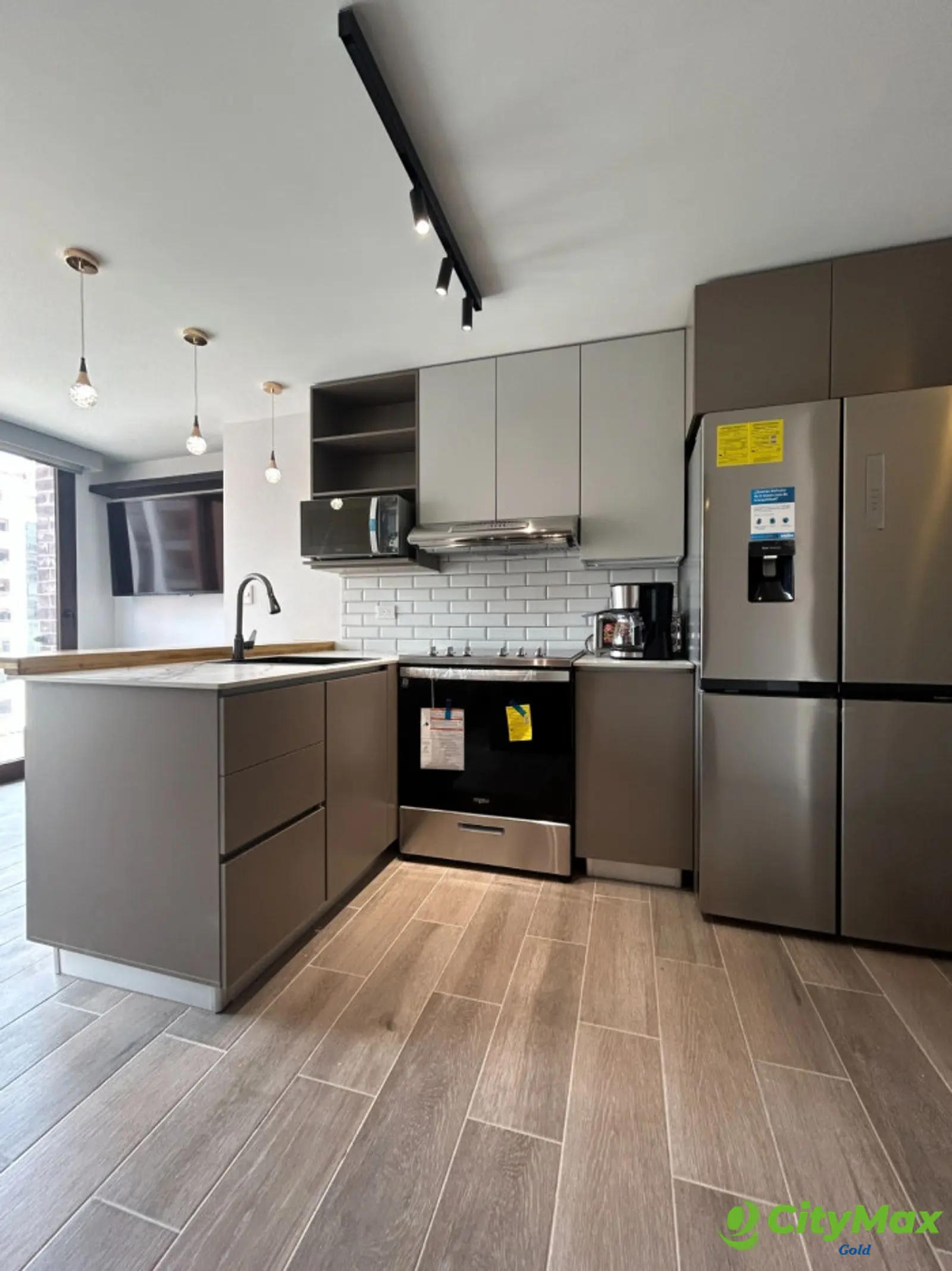 Apartamento amueblado en renta zona 10 - foto 1
