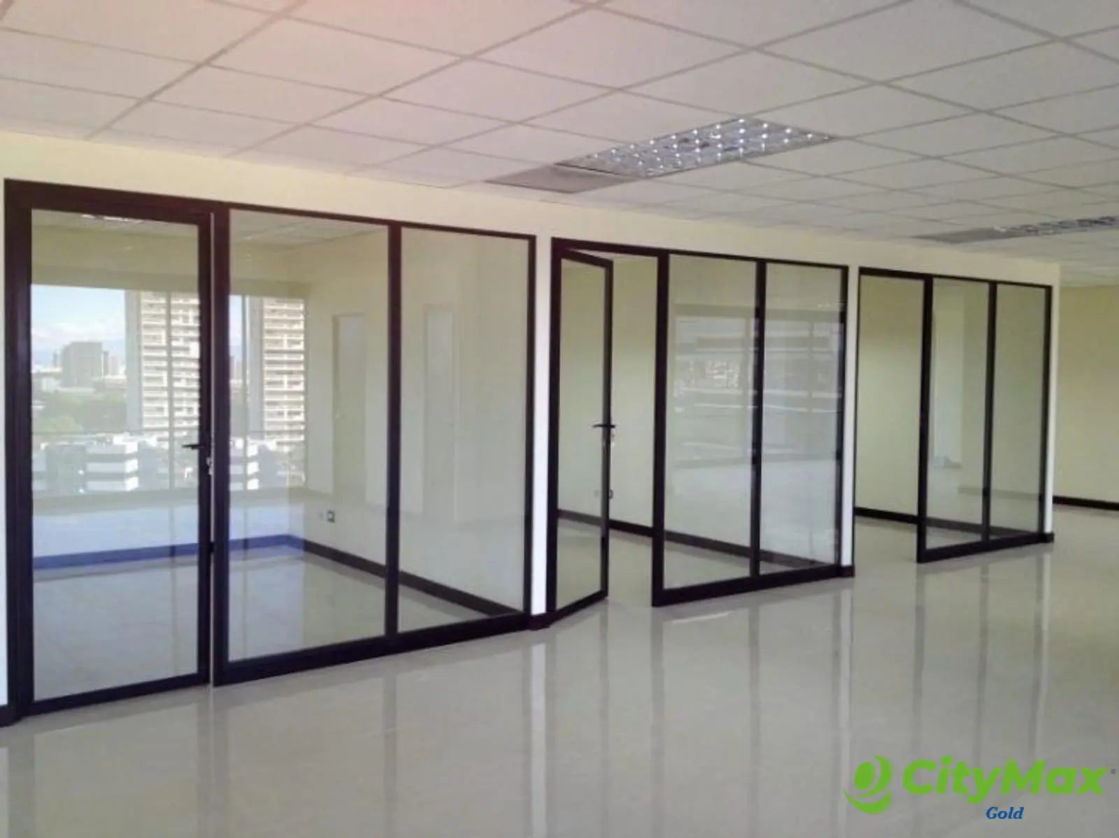 Oficina amplia en Venta en Zona 10 de Guatemala - foto 1