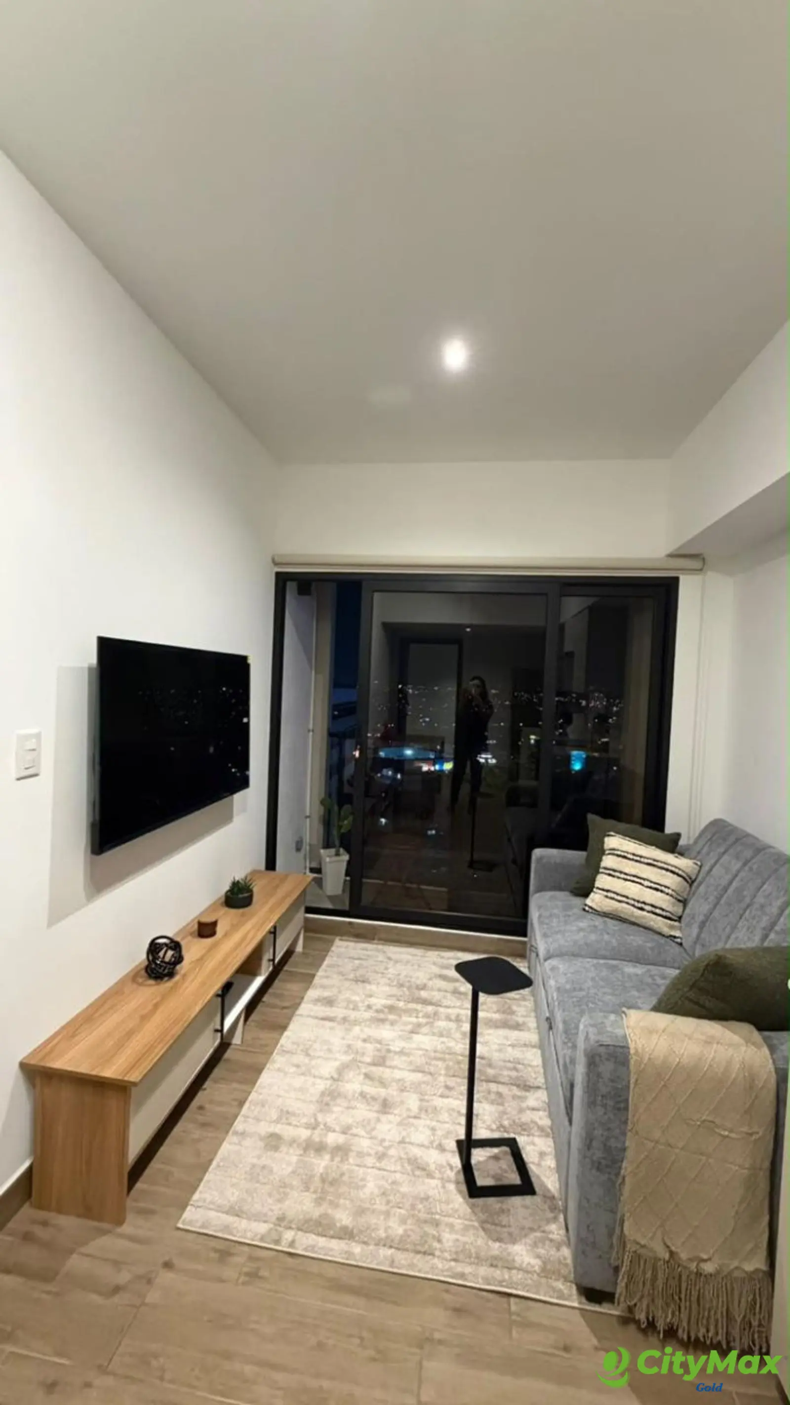 Apartamento amueblado y equipado en alquiler en  Zona 4 - foto 1