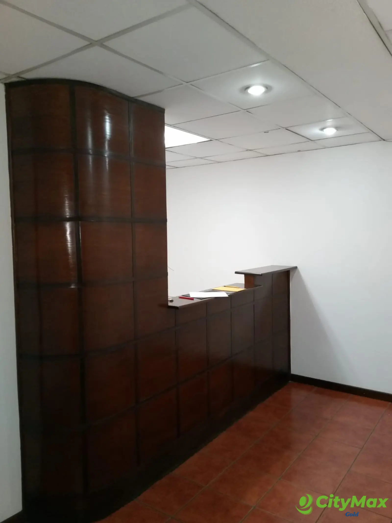Oficina en renta en zona 10 - foto 1
