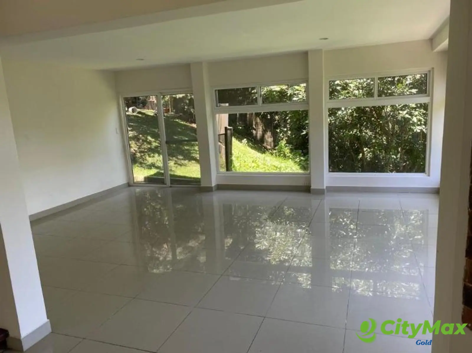 Oportunidad en VENTA 3 Casas y Terreno Sta. Catarina - foto 5