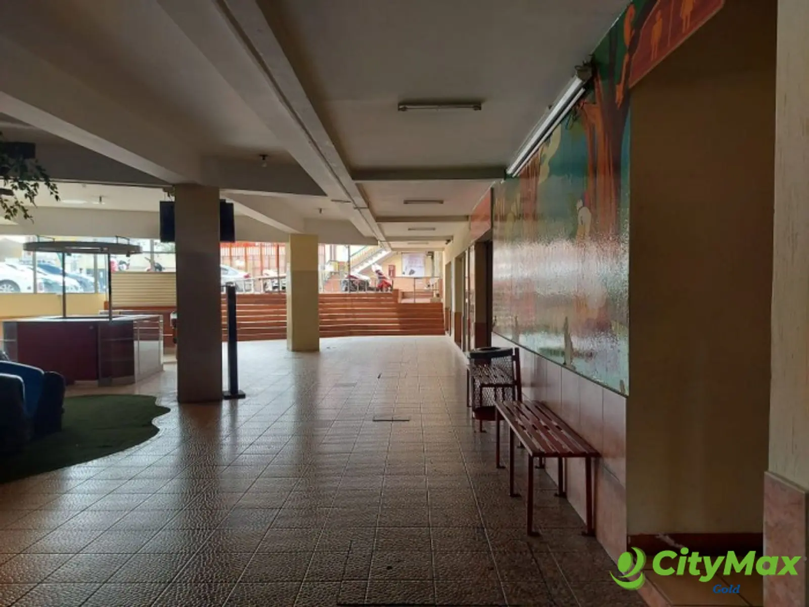 CENTRO COMERCIAL en Venta  en zona 18  - foto 13