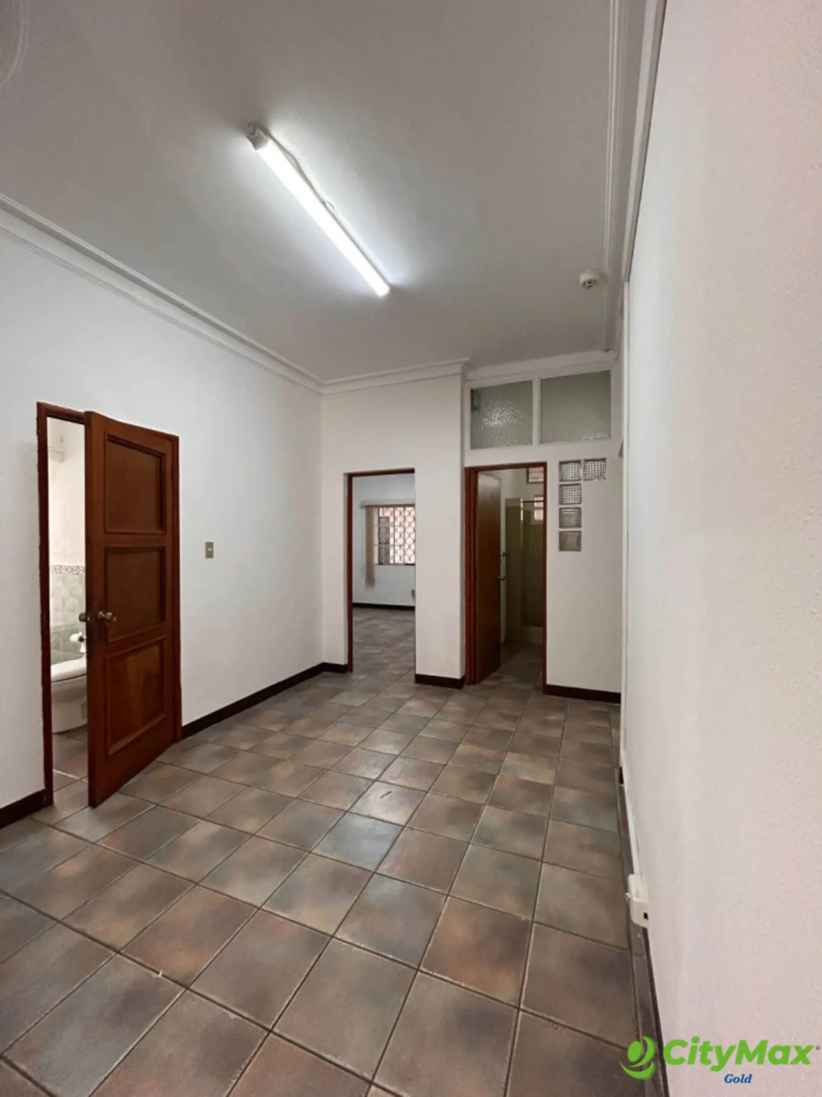 Casa para Oficinas en Alquiler en Zona 10 Guatemala - foto 3