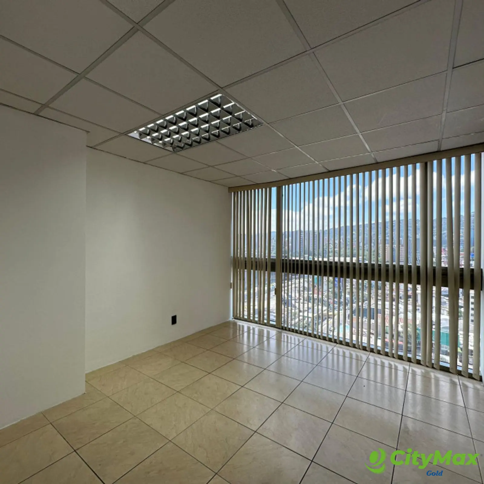 Oficina en Venta Para Inversión en Zona 10 - foto 5