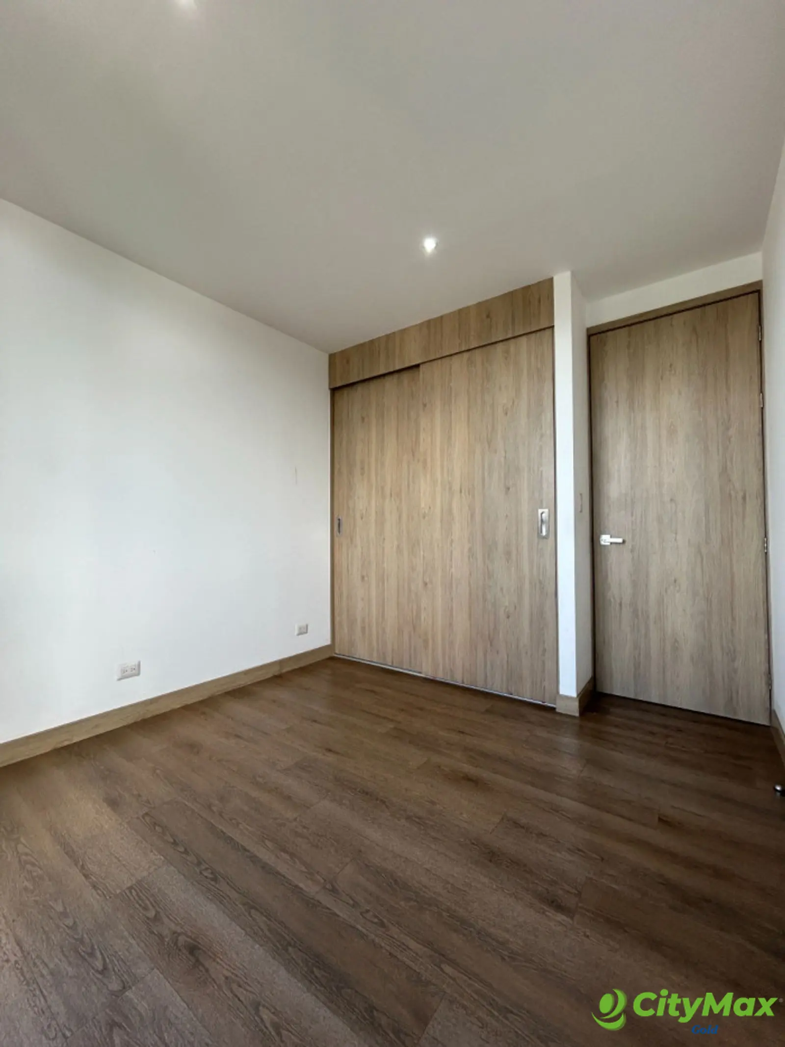 Apartamento amueblado en renta zona 15 - foto 8