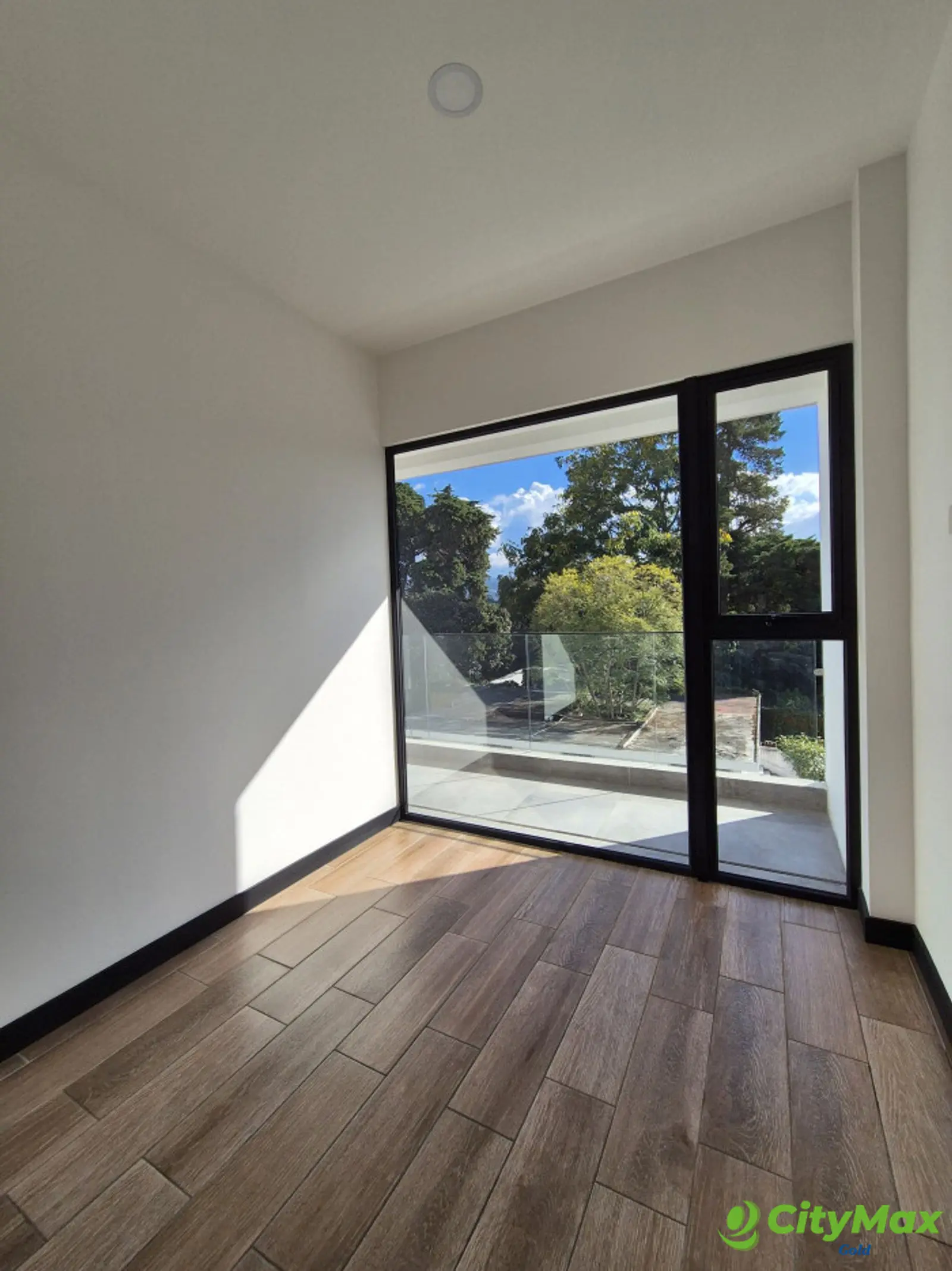 Apartamento en alquiler o venta en zona 10 - foto 4
