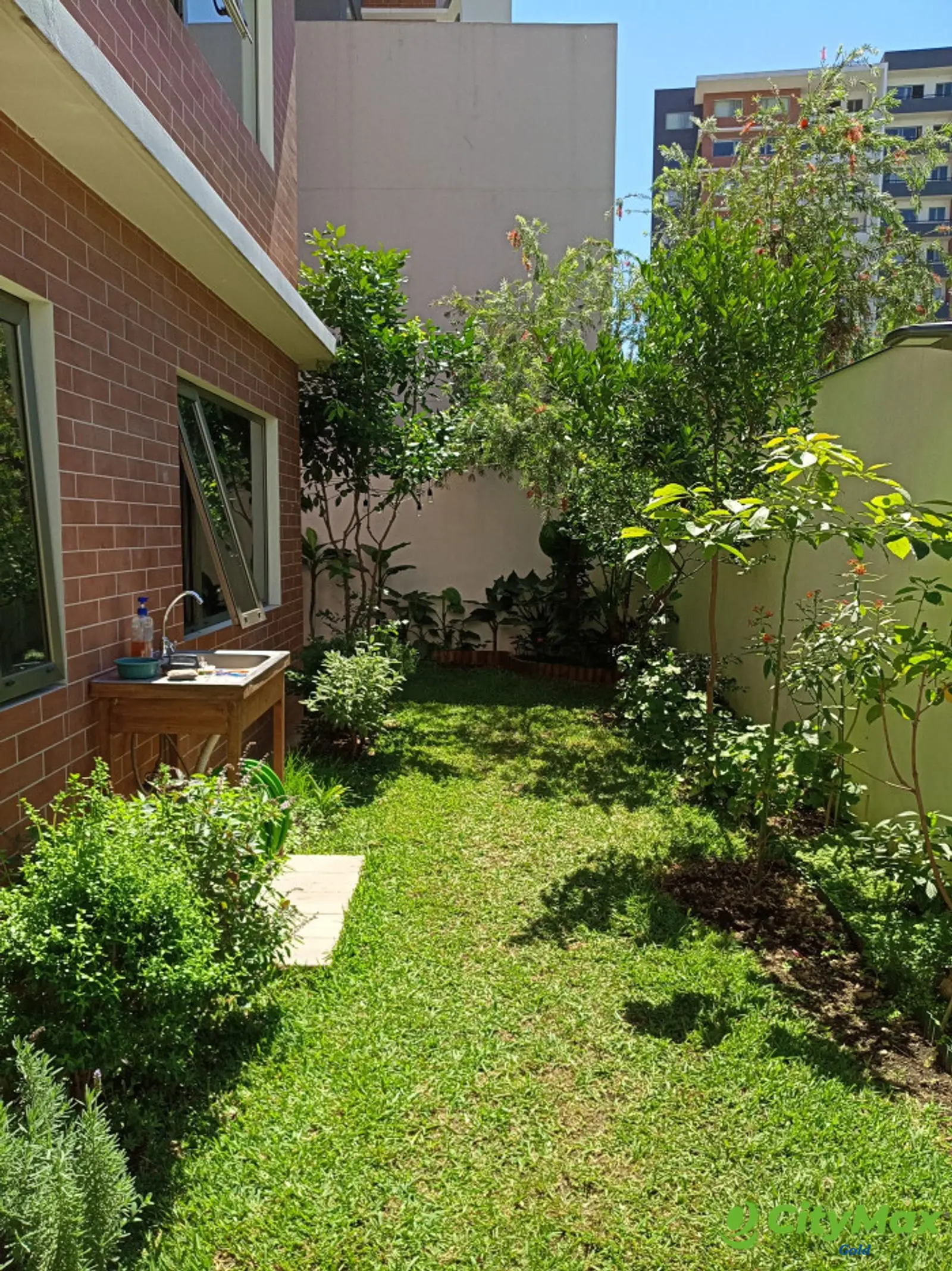 Apartamento en renta con pérgola y jardín en zona 14 - foto 18