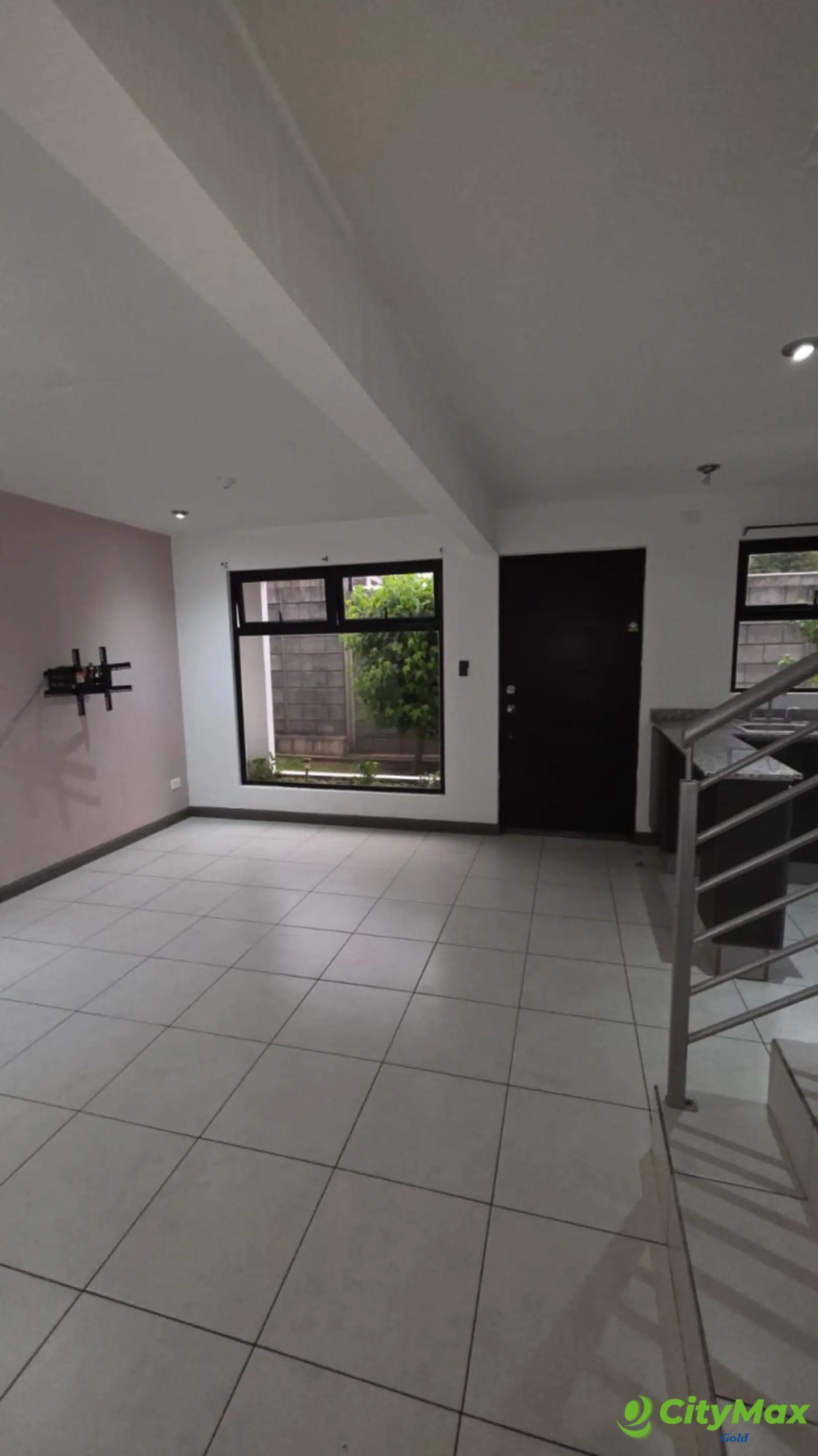 TOWNHOUSE EN VENTA/RENTA CONDOMINIO DE FRAIJANES - foto 3