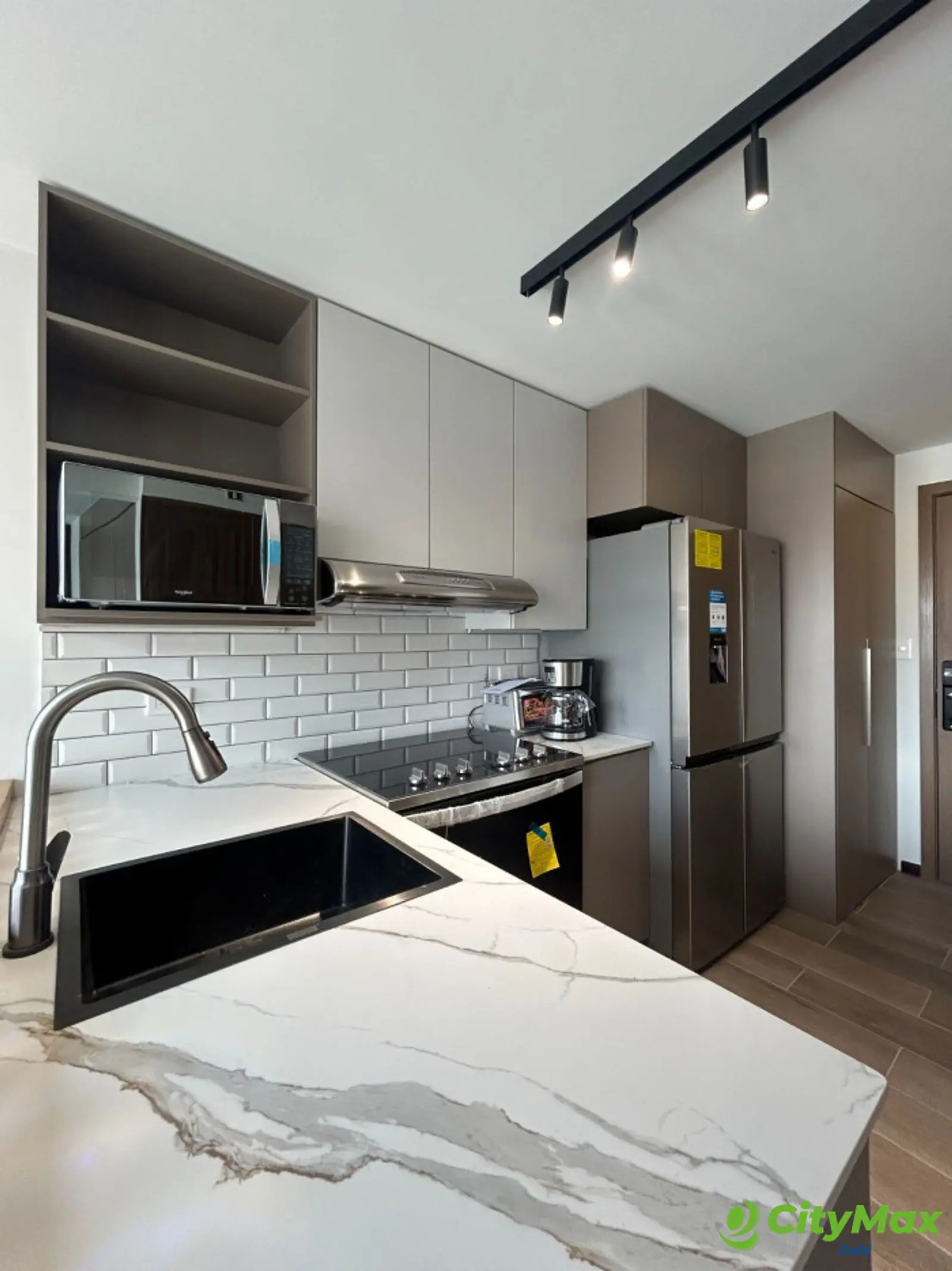 Apartamento amueblado en renta zona 10 - foto 3