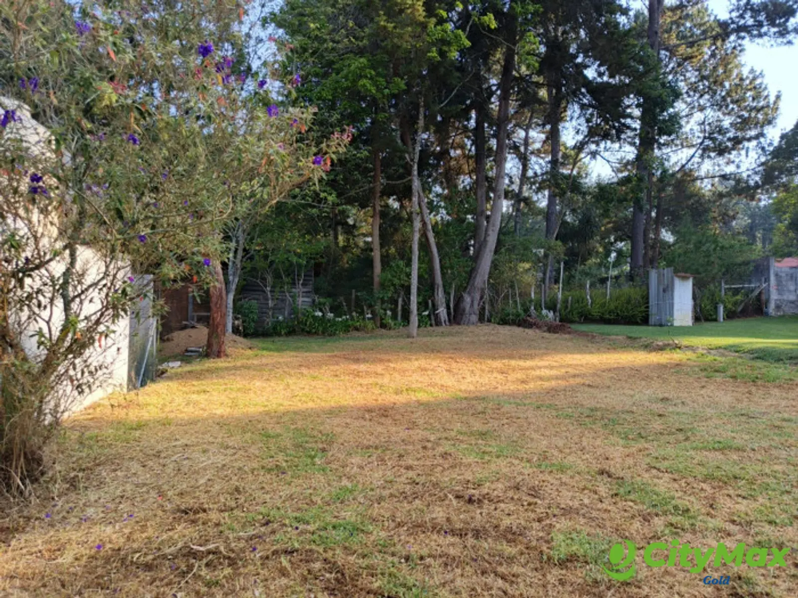 Terreno en venta en Jardines de Santiago Sacatepéquez - foto 2