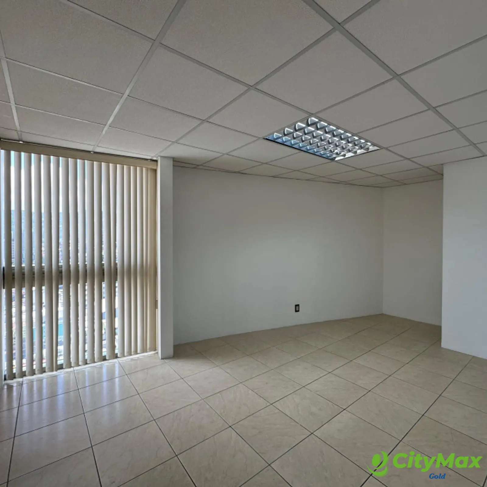 Oficina en Venta Para Inversión en Zona 10 - foto 4