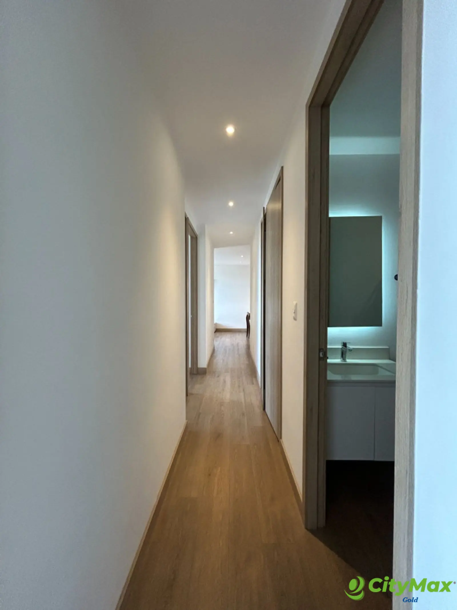 Apartamento amueblado en renta zona 15 - foto 10