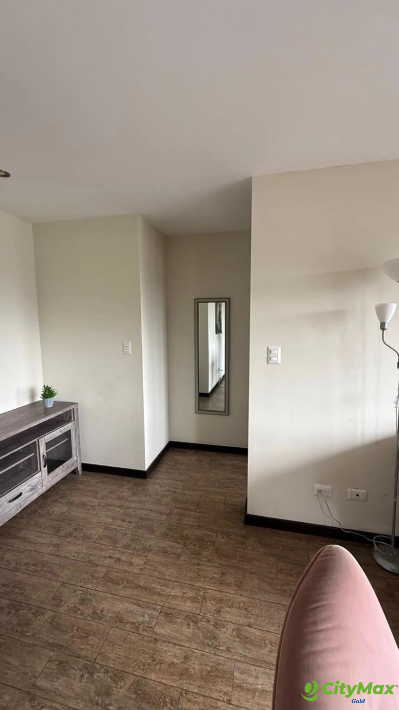 Apartamento en Renta  amueblado en Zona 15 - foto 12