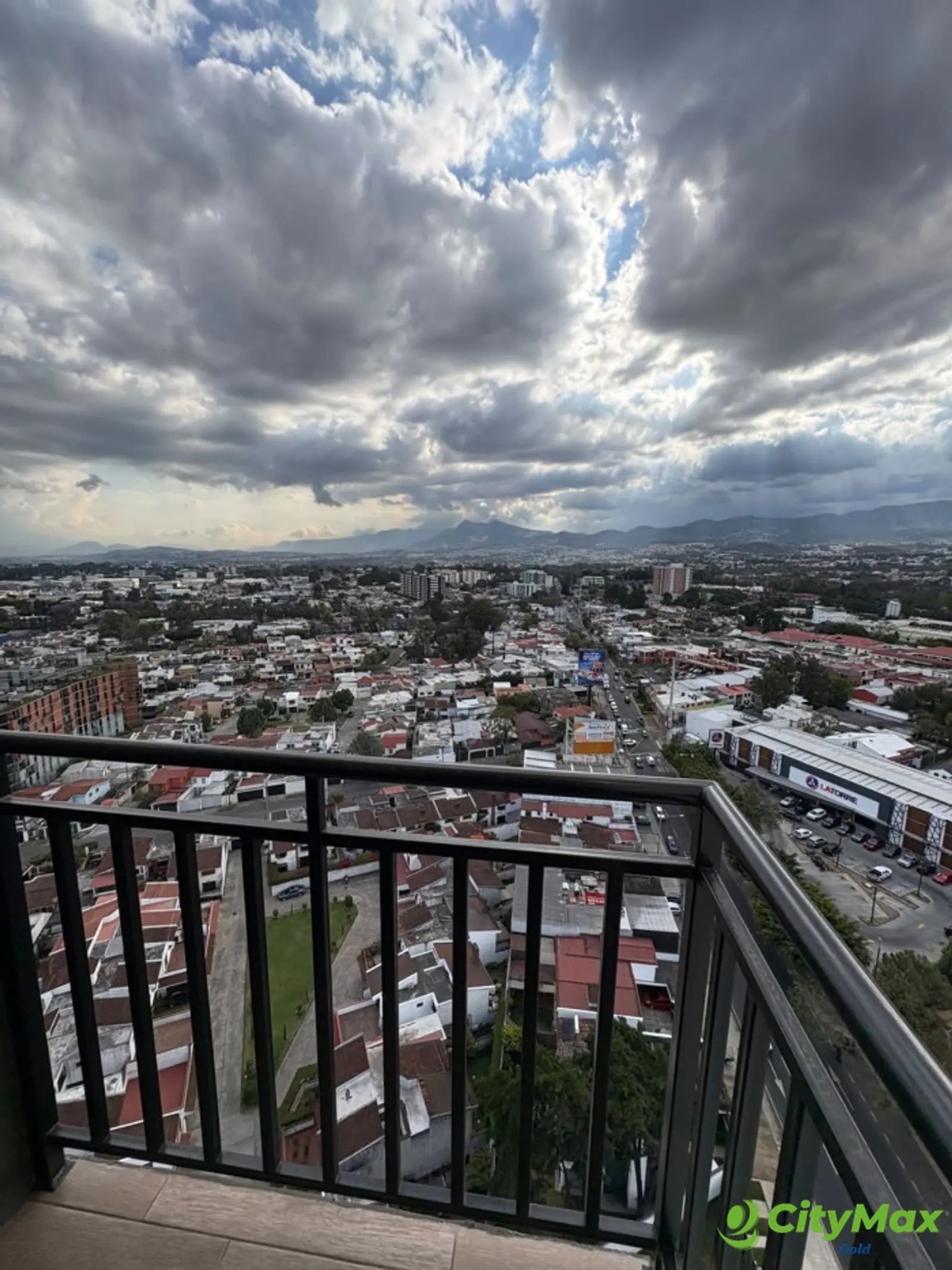 Apartamento en Renta ALTAIRE Zona 11 Mariscal - foto 4