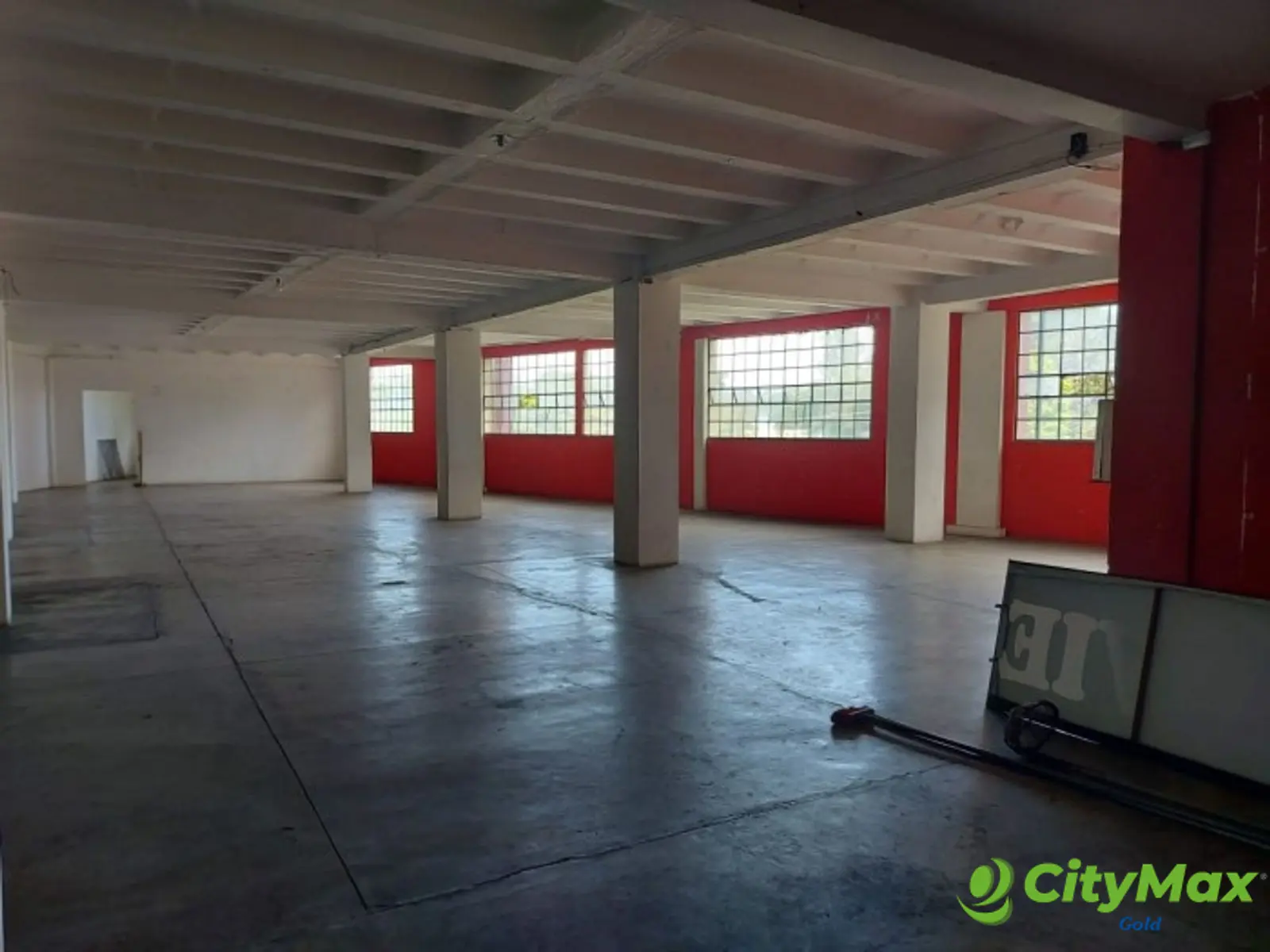 CENTRO COMERCIAL en Venta  en zona 18  - foto 15