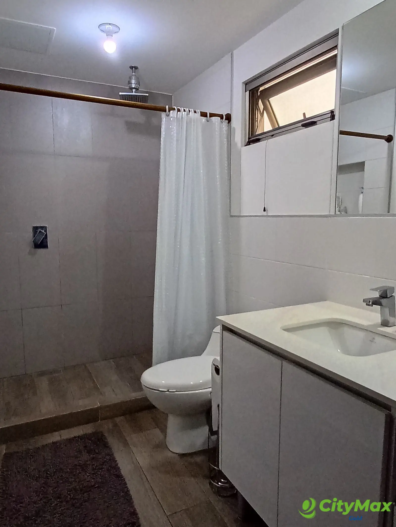 Apartamento en renta con pérgola y jardín en zona 14 - foto 14