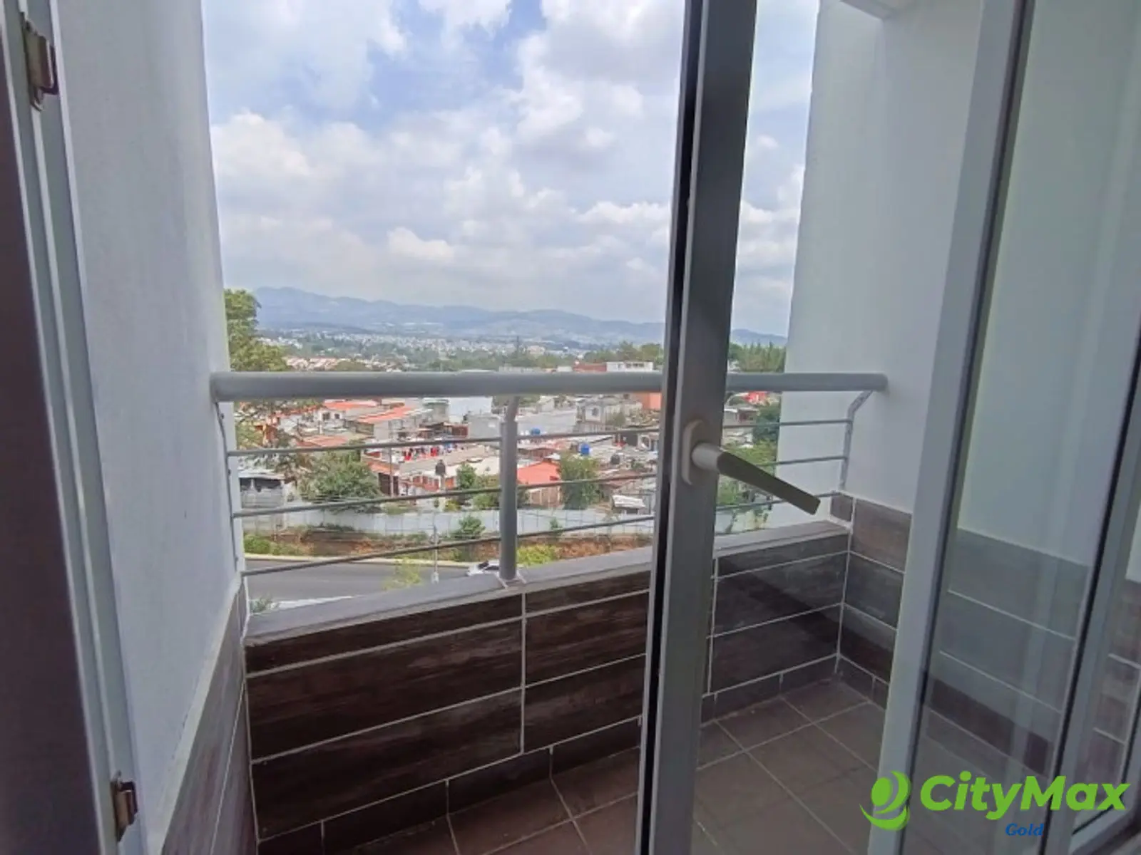 Apartamento en nivel alto en renta en zona 11 de Mixco - foto 7