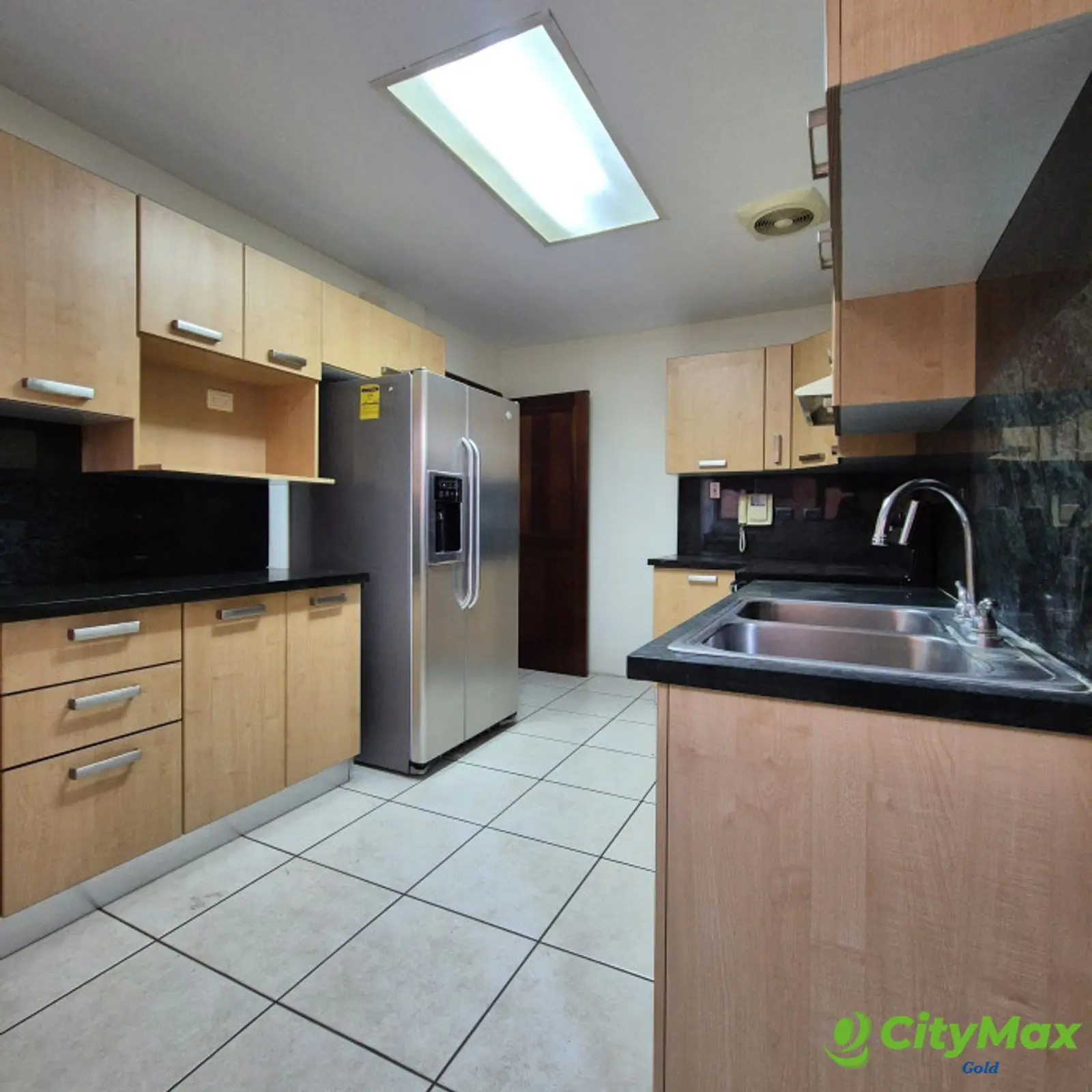 Apartamento amplio en alquiler en zona 10 - foto 4