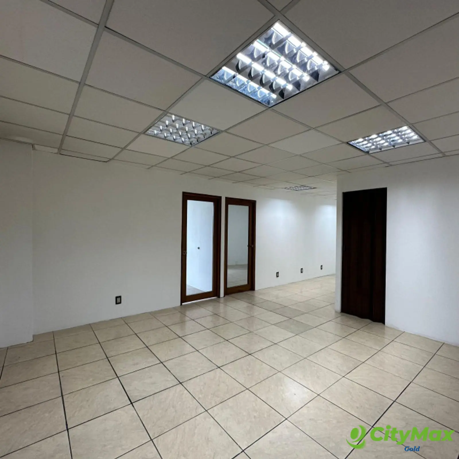 Oficina en Venta Para Inversión en Zona 10 - foto 2