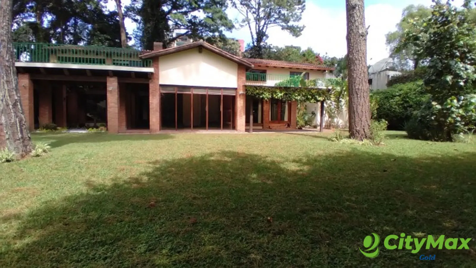 Renta de Lujosa Casa amplia en Zona 14 - foto 3