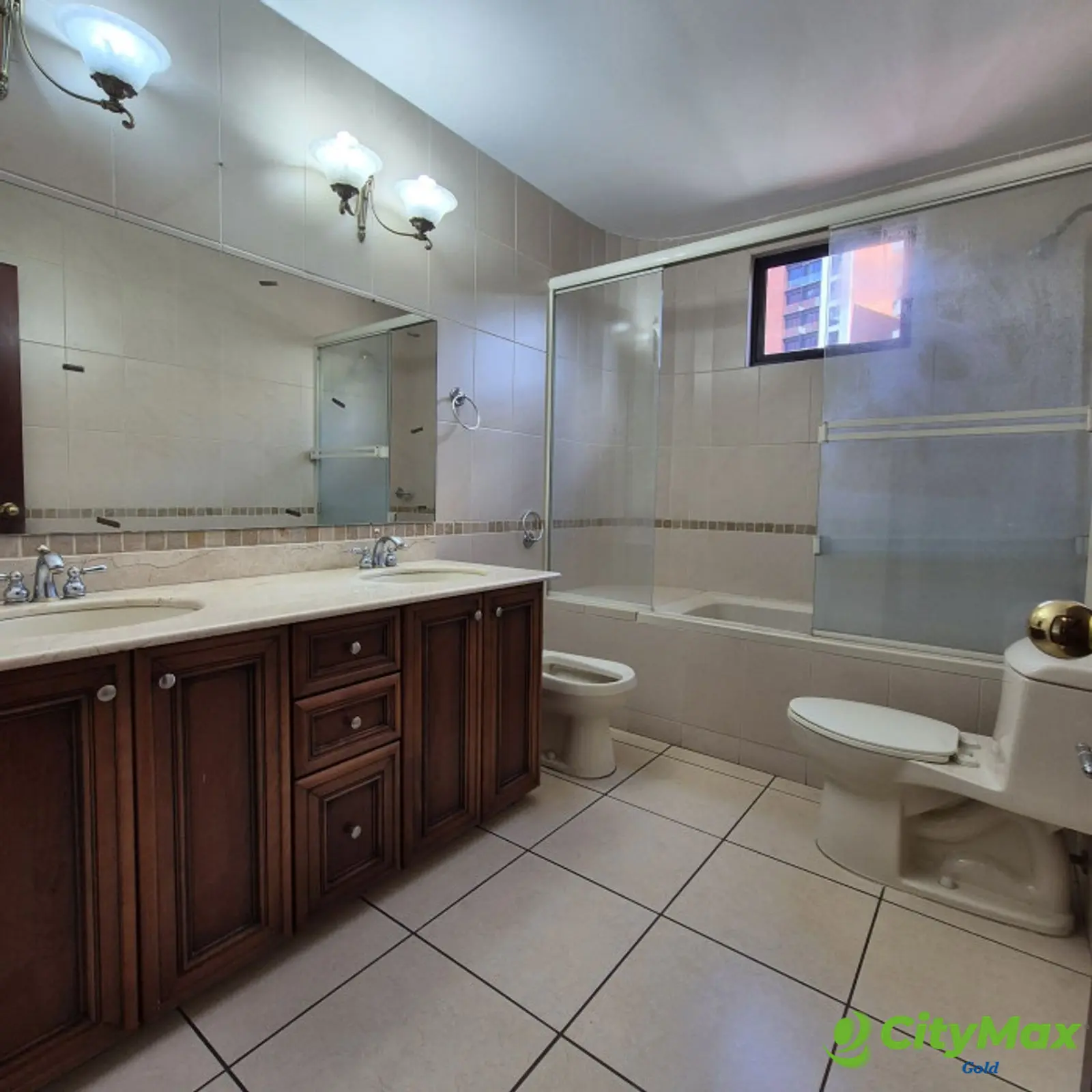 Apartamento amplio en alquiler en zona 10 - foto 11