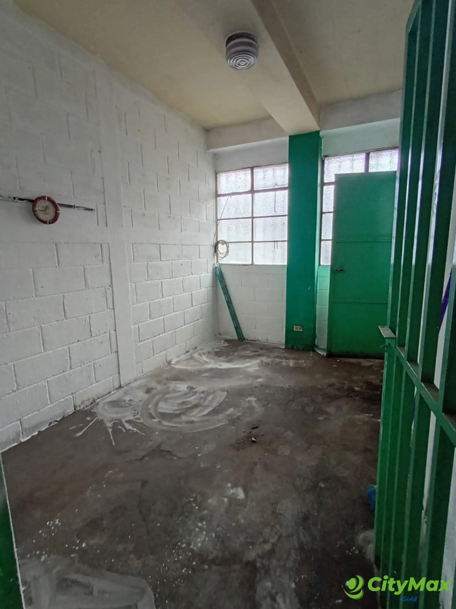 Local Comercial en renta en la Quinta Samayoa zona 7 - oficina con baño