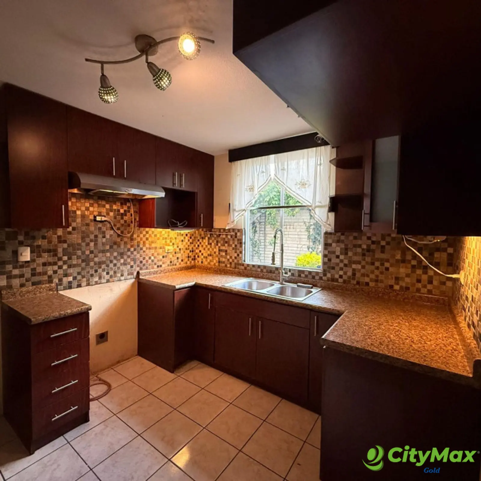 Casa de 4 habitaciones en Renta en Providencia CAES - foto 5