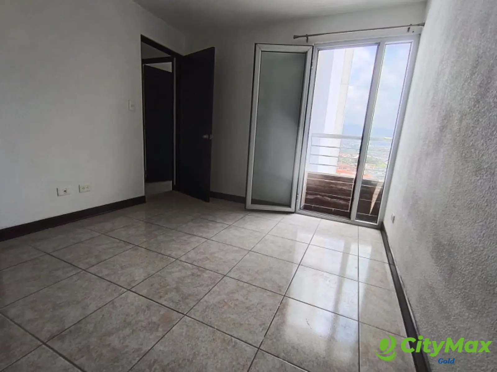 Apartamento en nivel alto en renta en zona 11 de Mixco - foto 11