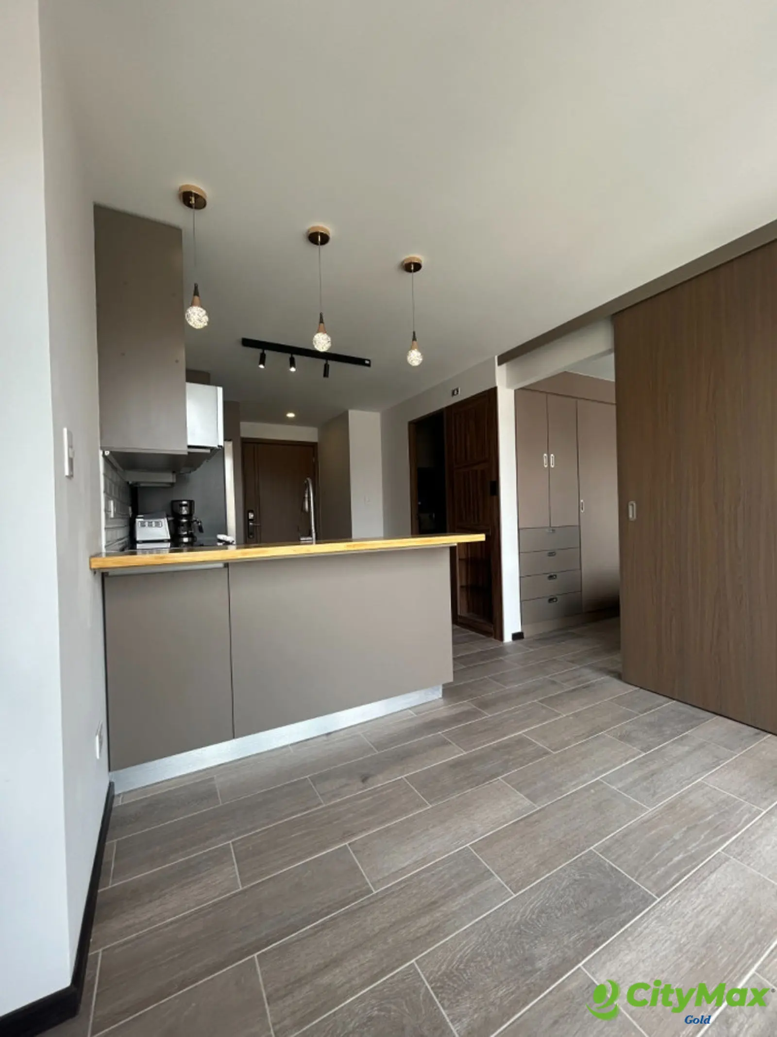 Apartamento amueblado en renta zona 10 - foto 4
