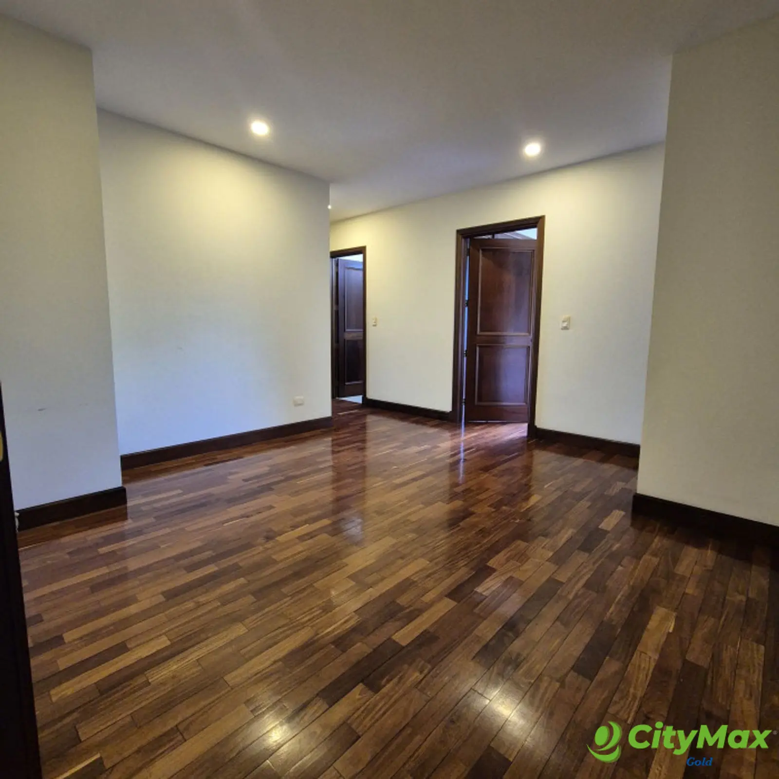 Apartamento amplio en alquiler en zona 10 - foto 6