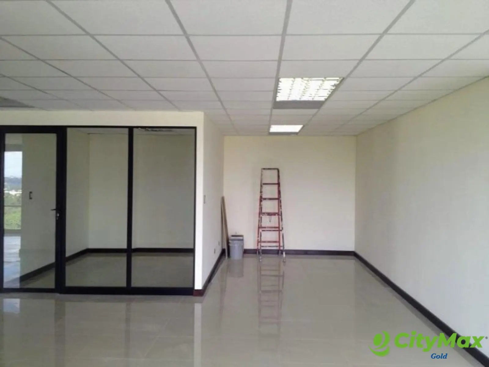 Oficina amplia en Venta en Zona 10 de Guatemala - foto 3