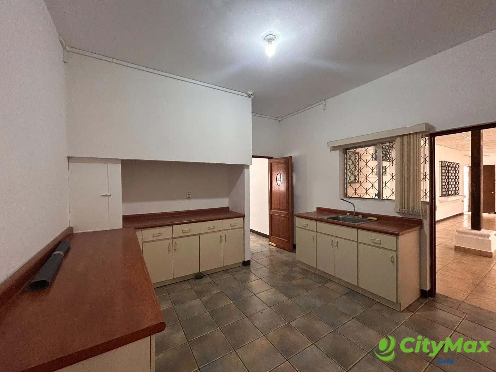Casa para Oficinas en Alquiler en Zona 10 Guatemala - foto 9