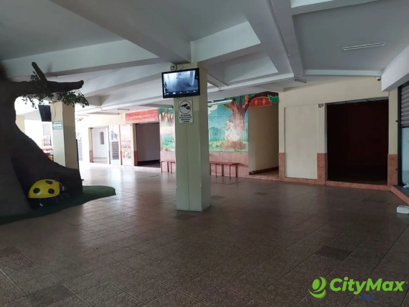 CENTRO COMERCIAL en Venta  en zona 18  - foto 20