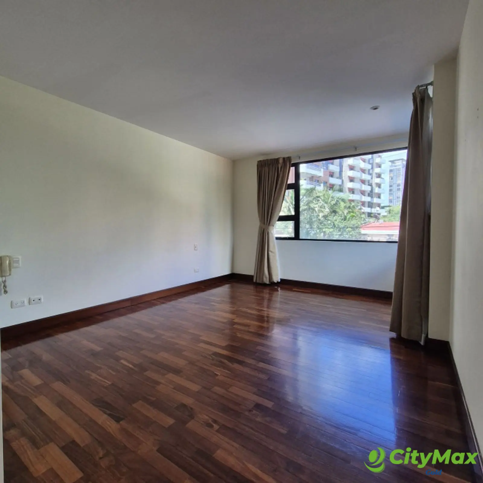 Apartamento amplio en alquiler en zona 10 - foto 7