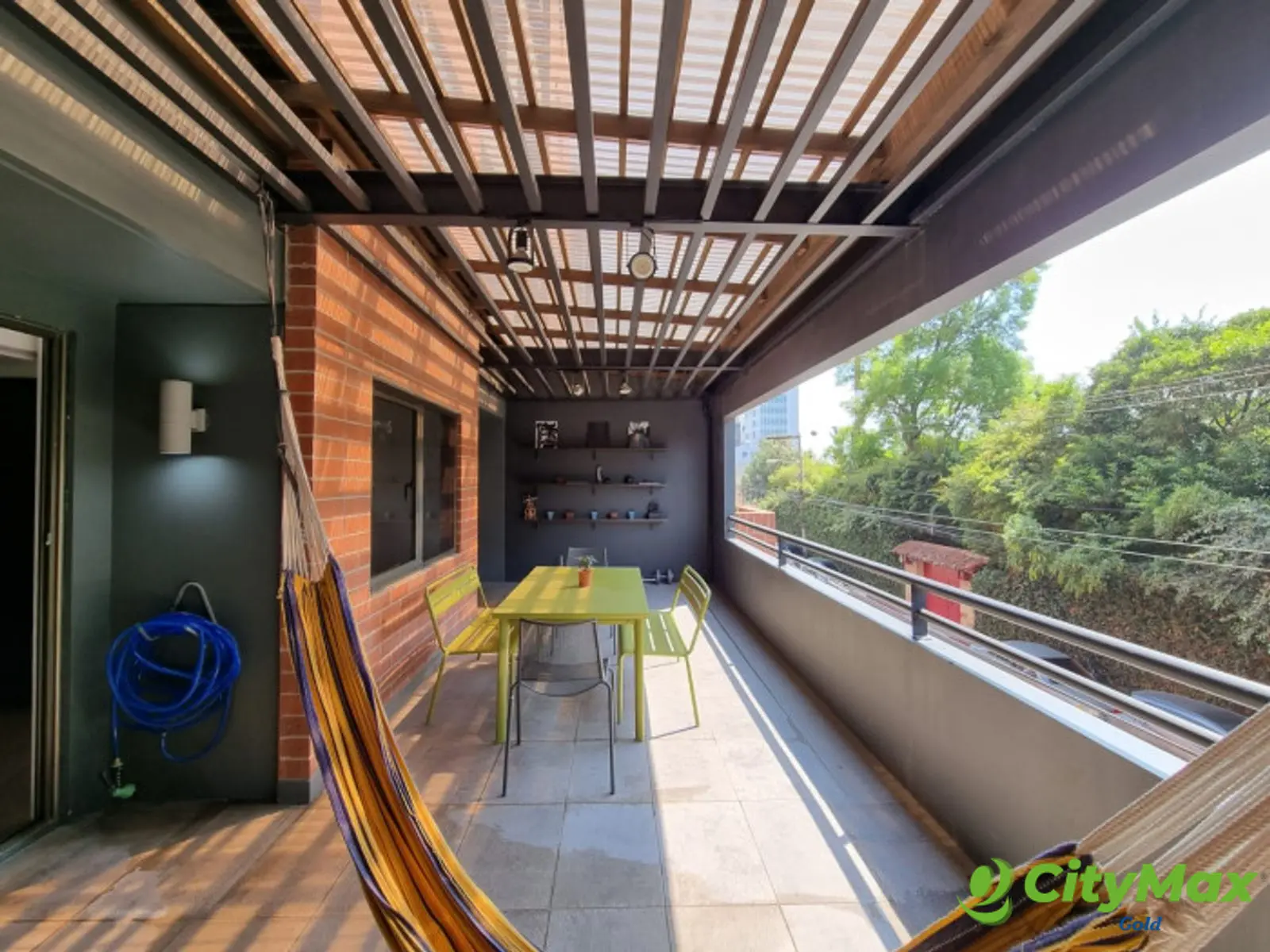 Apartamento en renta zona 10 amueblado con terraza - foto 4