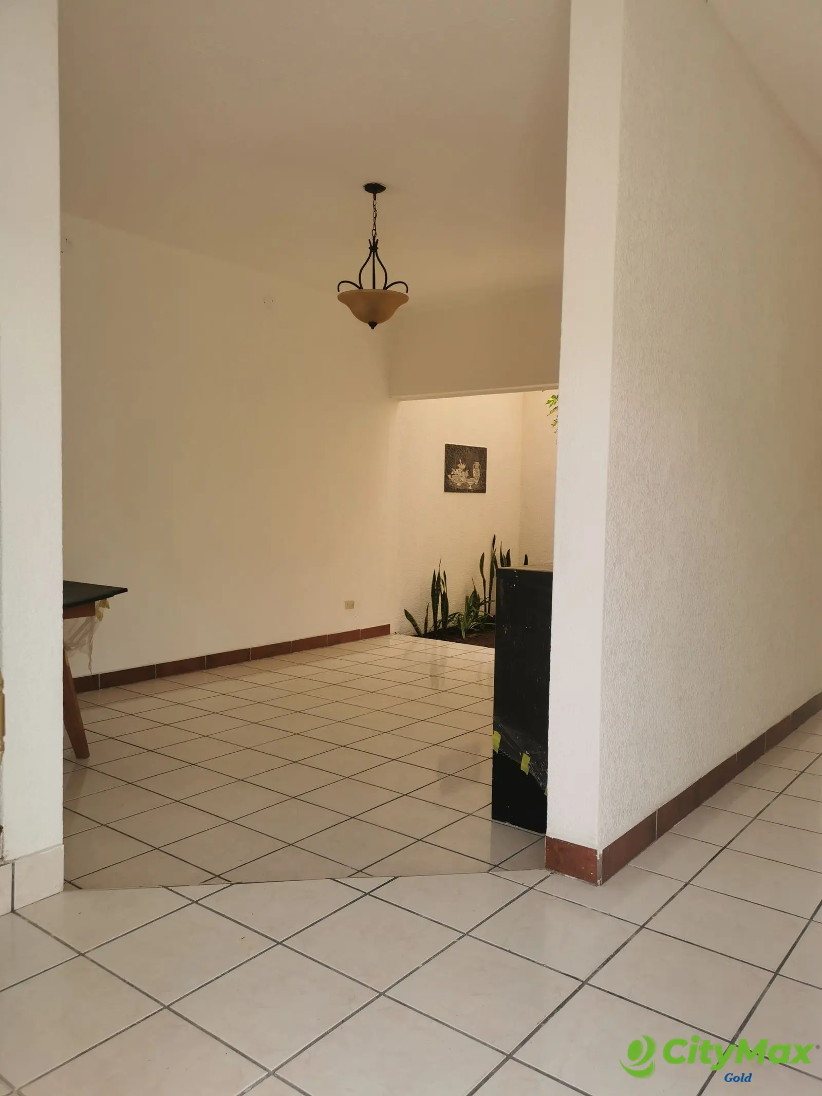 Casa en Renta en Aurora 2 zona 13. - Ingreso a sala
