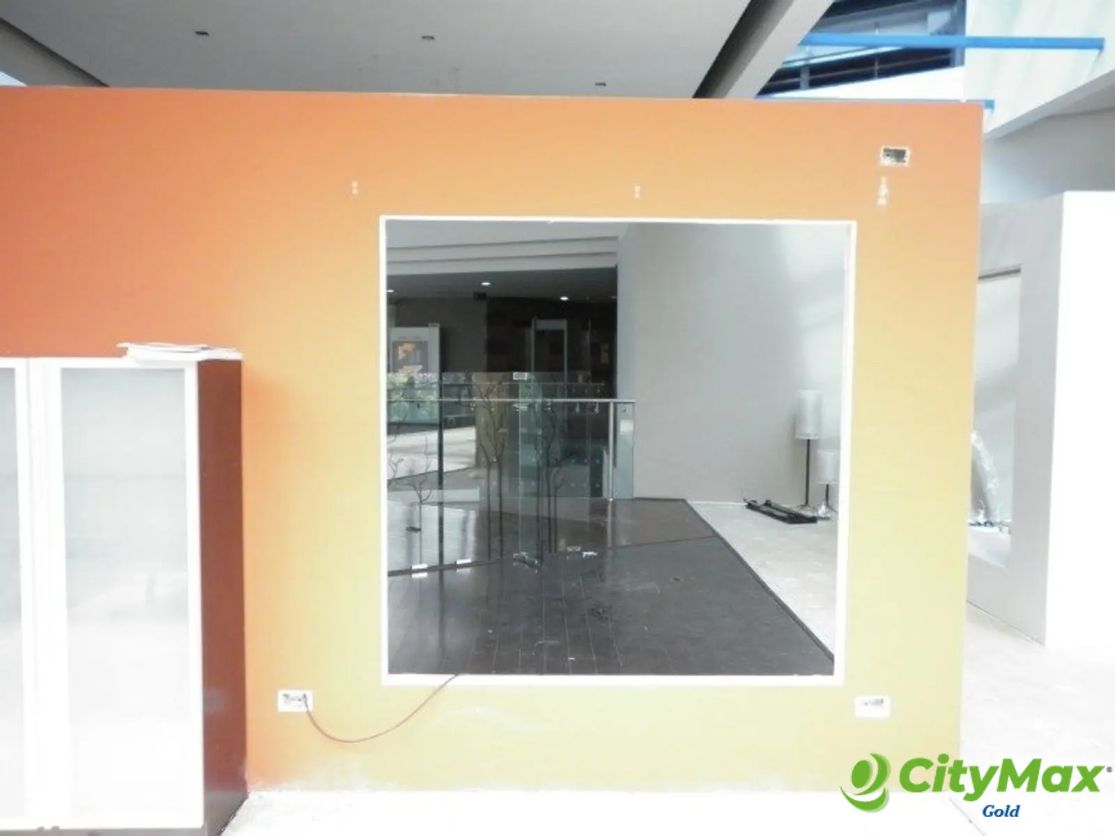 Vendo Local para inversión en Venta en zona 10 - foto 3