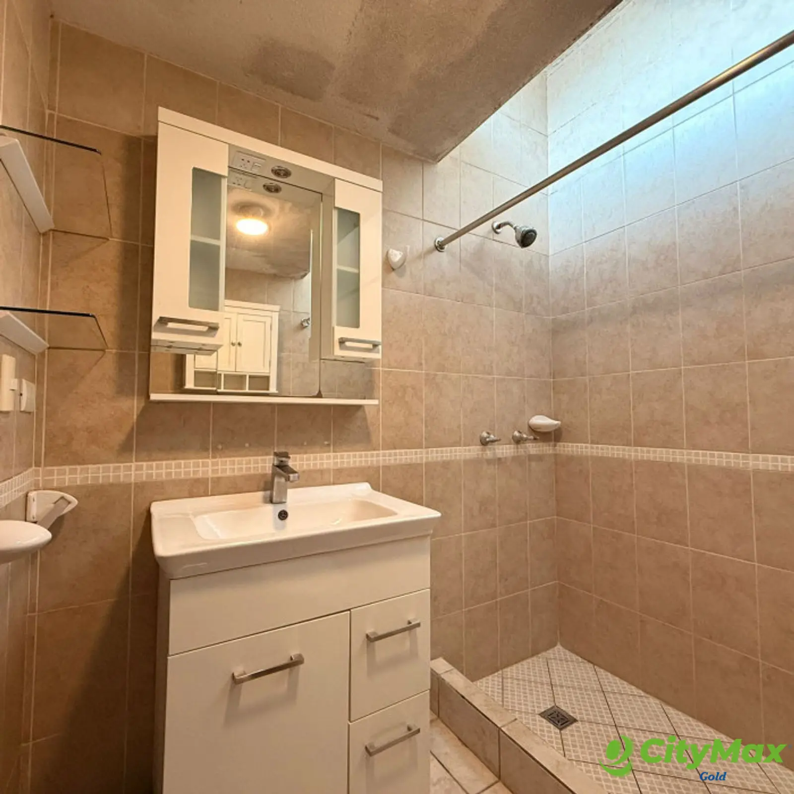 Casa de 4 habitaciones en Renta en Providencia CAES - foto 15