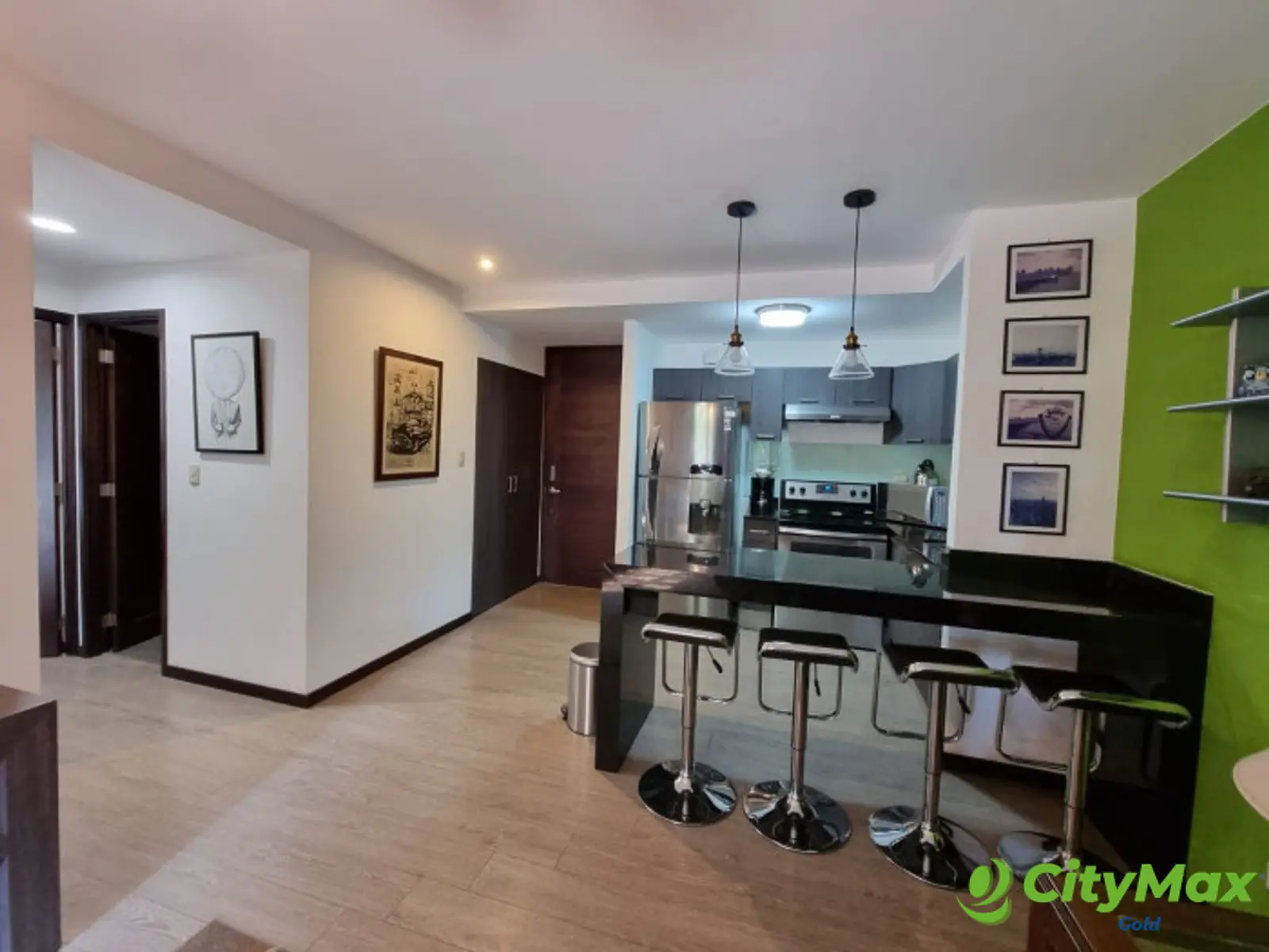 Apartamento en renta zona 10 amueblado con terraza - foto 2