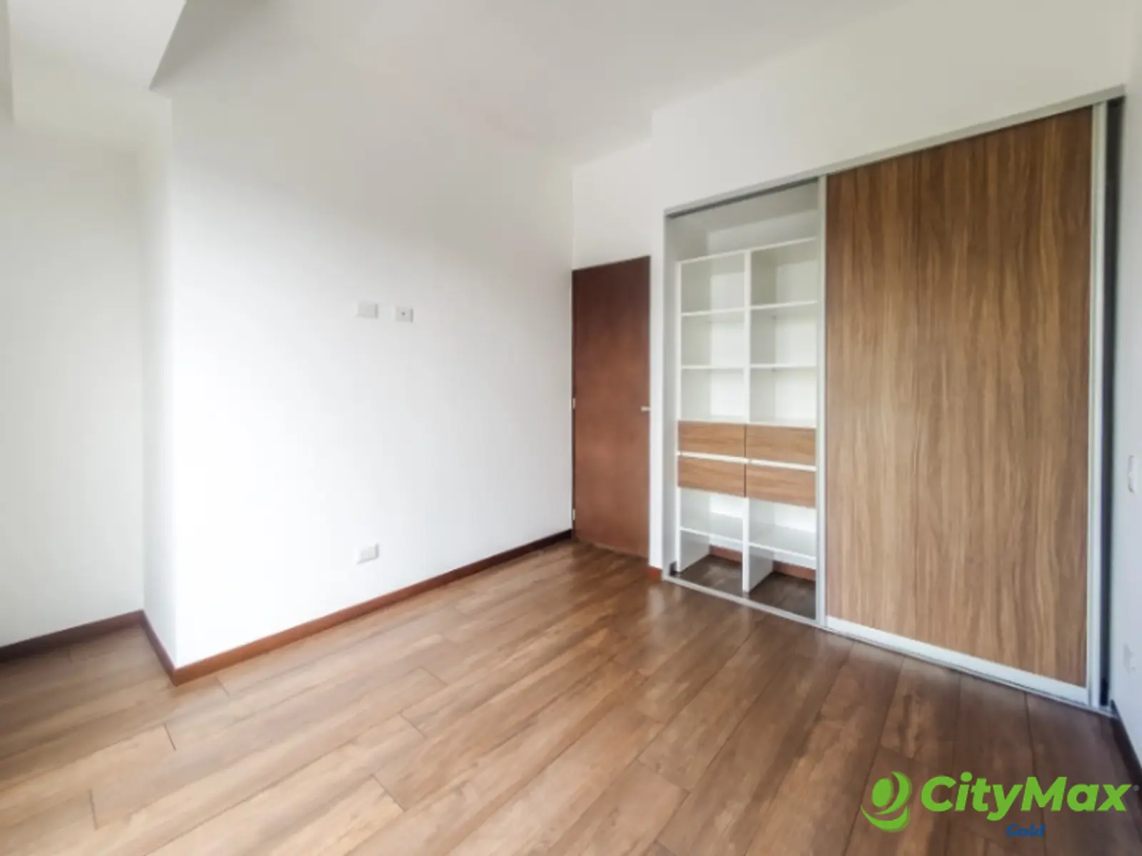 Apartamento en Venta en zona 10 para inversión - foto 3