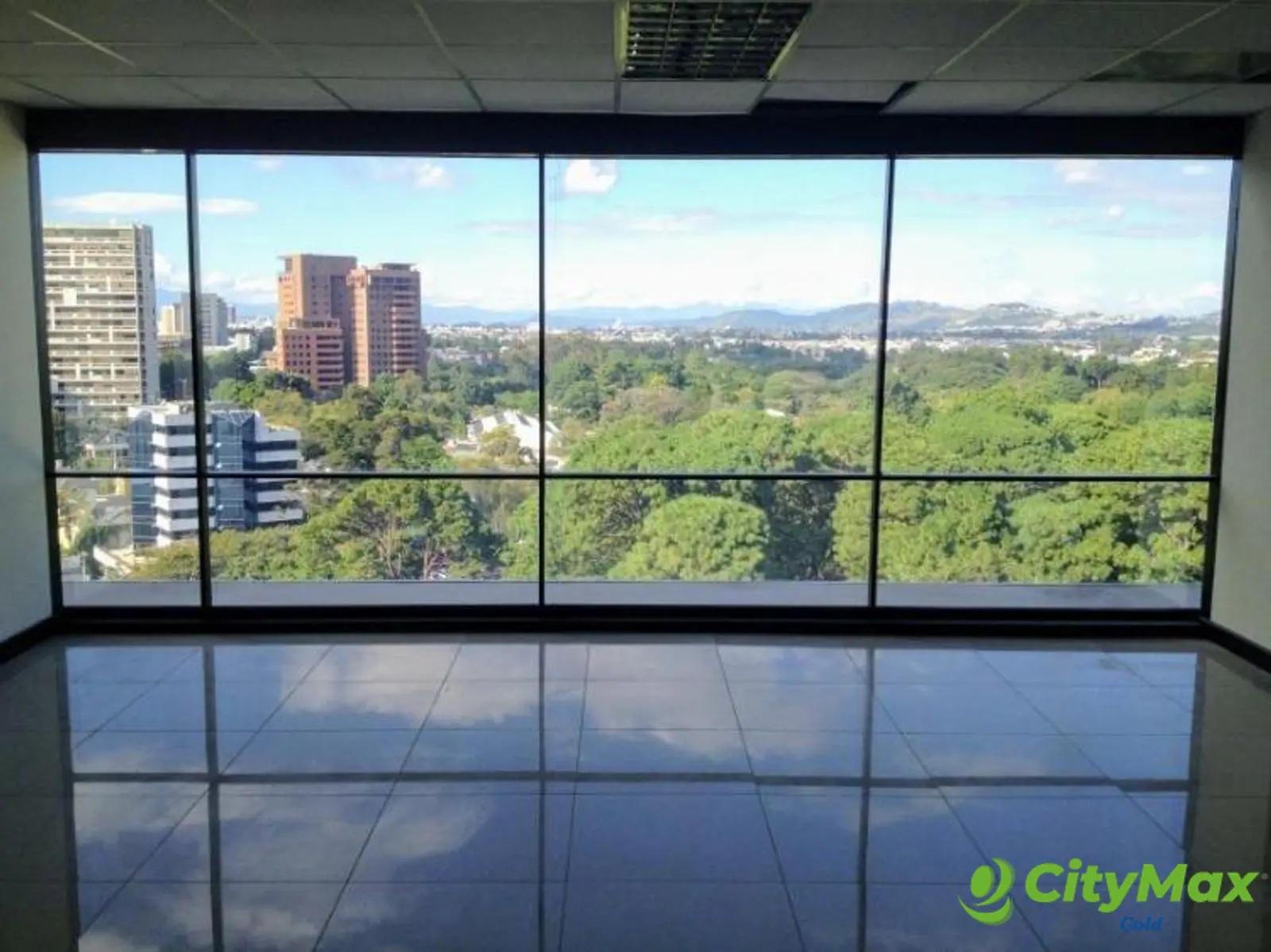 Oficina amplia en Venta en Zona 10 de Guatemala - foto 11